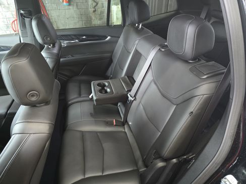 Used 2023 Cadillac XT6 Premium Luxury AWD/4WD image 14