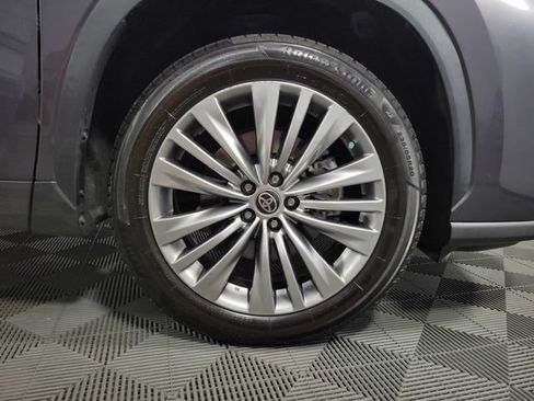 Used 2023 Toyota Highlander Platinum FWD image 11