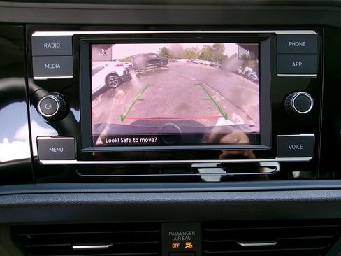 Used 2024 Volkswagen Jetta SE w/ Panoramic Sunroof Package FWD image 18