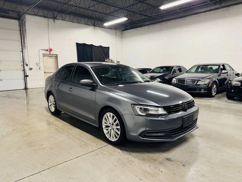 Used 2012 Volkswagen Jetta SEL FWD image 4