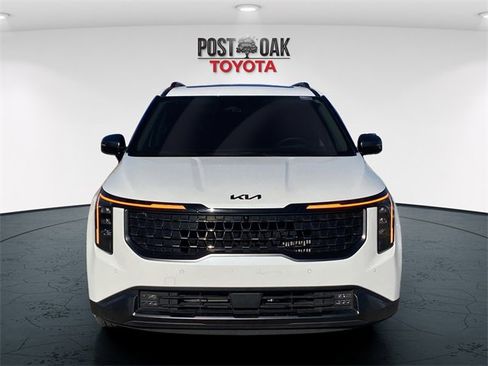 Used 2025 Kia Carnival SX w/ SX Dark Edition Package image 2