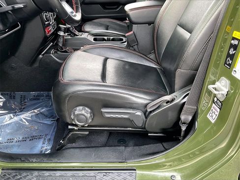 Used 2022 Jeep Gladiator Rubicon w/ Cold Weather Group image 32