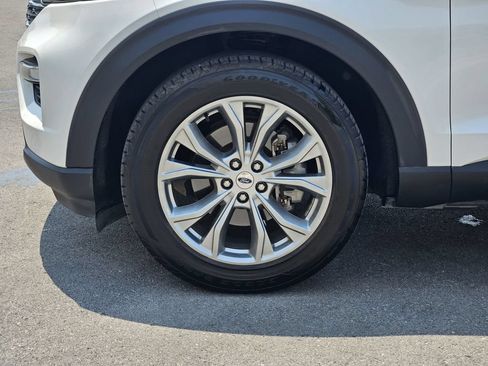 Used 2022 Ford Explorer XLT w/ Equipment Group 202A RWD image 9