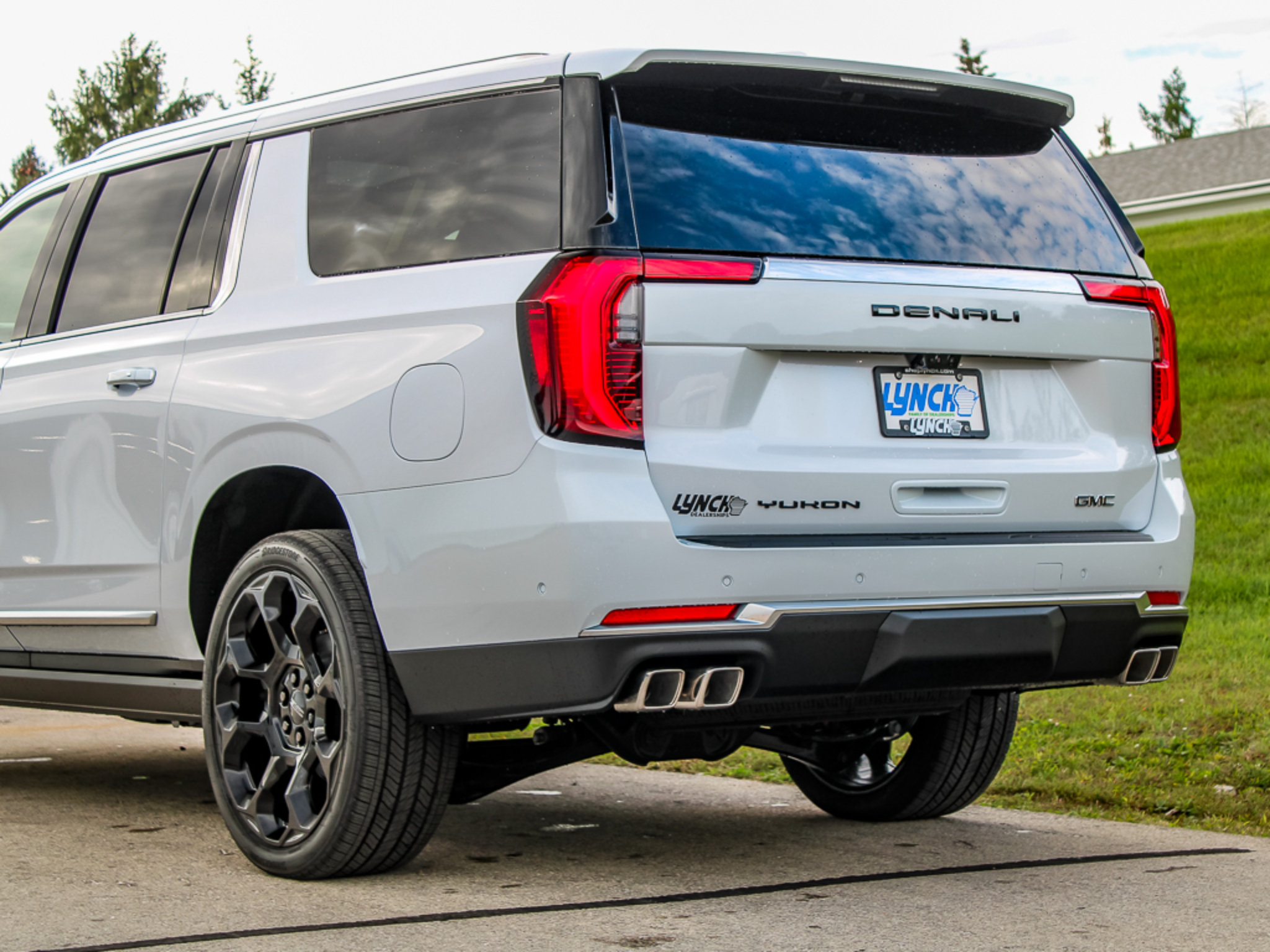New 2026 GMC Yukon XL Denali w/ Denali Reserve Package AWD/4WD image 9