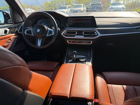 Used 2022 BMW X7 M50i w/ Cold Weather Package AWD/4WD image 9