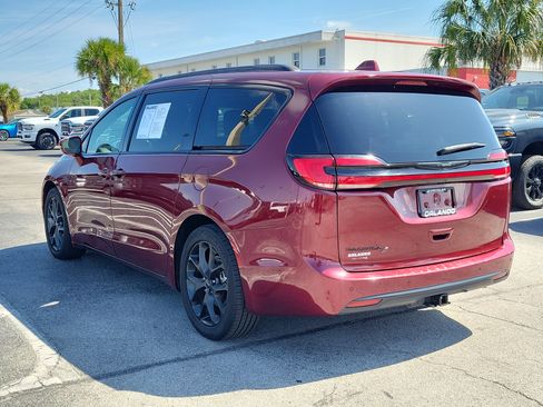 Used 2021 Chrysler Pacifica Touring-L w/ Uconnect Theater Family Group FWD image 5