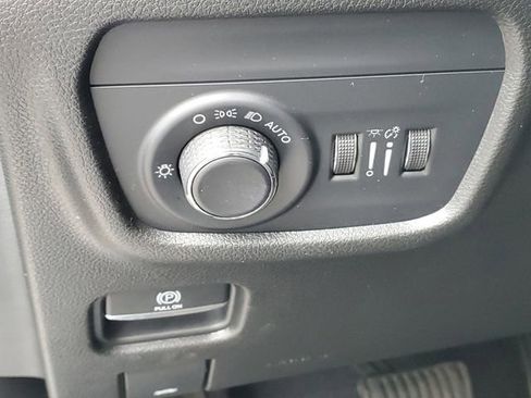Used 2022 Jeep Grand Cherokee Laredo w/ Luxury Tech Group I AWD/4WD image 8