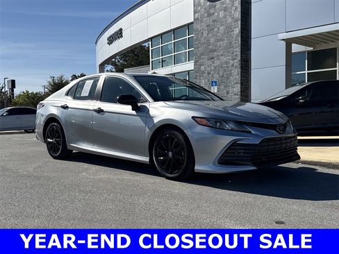 Used 2023 Toyota Camry LE image 11