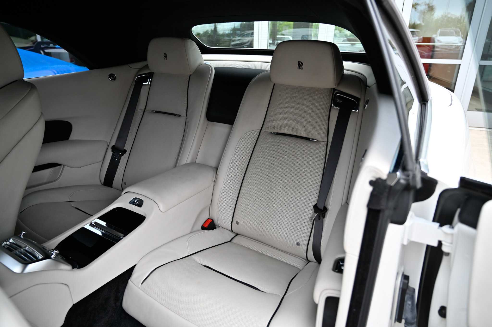 Used 2018 Rolls-Royce Dawn RWD image 34