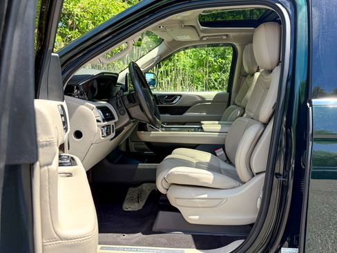 Used 2021 Lincoln Navigator Reserve AWD/4WD image 18