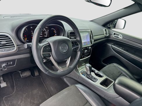 Used 2019 Jeep Grand Cherokee Altitude RWD image 7