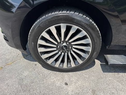 Used 2018 Lincoln Navigator Reserve AWD/4WD image 29
