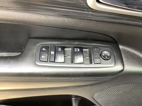 Used 2019 Jeep Grand Cherokee Laredo AWD/4WD image 29