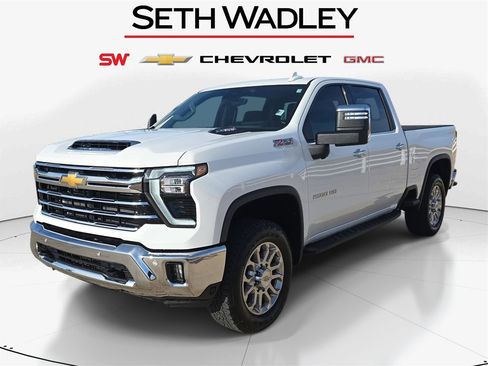 Used 2025 Chevrolet Silverado 2500 LTZ w/ LTZ Premium Package image 3