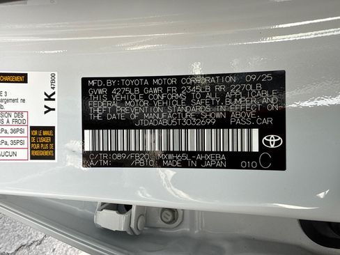 Used 2026 Toyota Prius LE AWD/4WD image 31