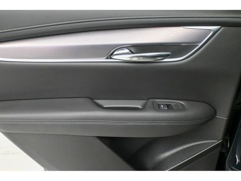 Used 2025 Cadillac XT6 Luxury image 23