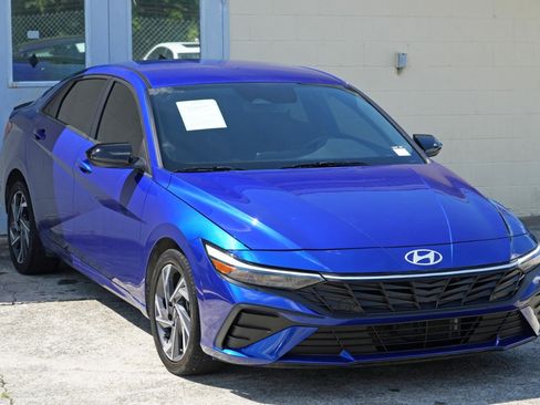 Used 2025 Hyundai Elantra SEL FWD image 50