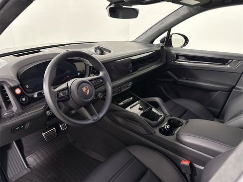 New 2026 Porsche Cayenne GTS image 4