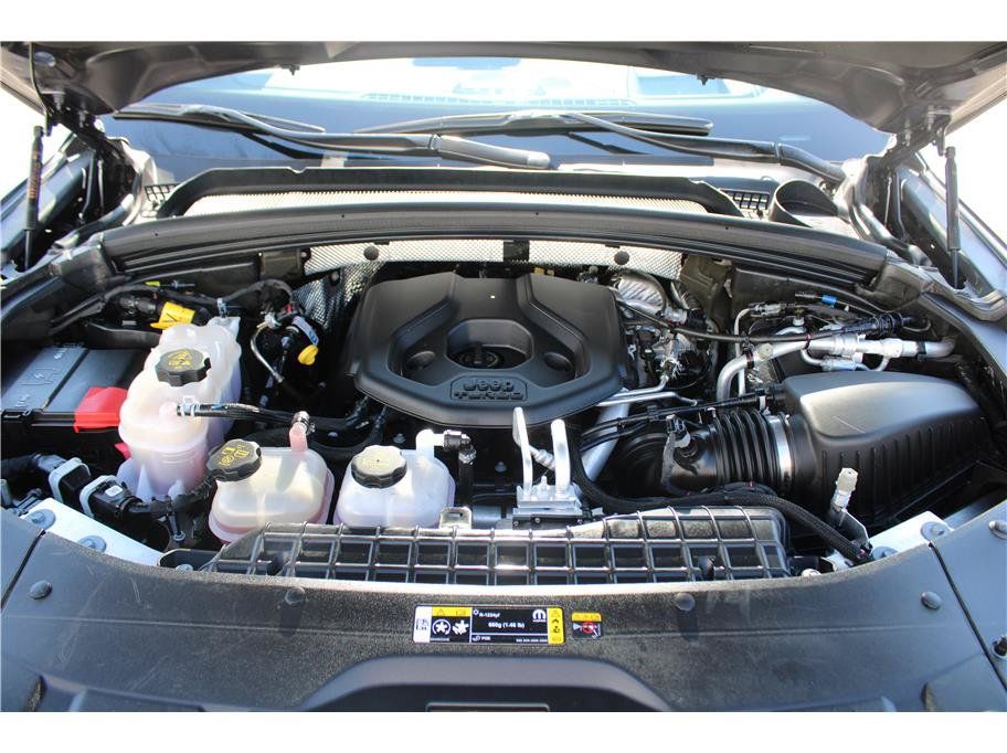 Used 2022 Jeep Grand Cherokee Summit AWD/4WD image 46