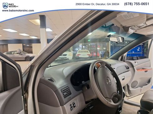 Used 2009 Toyota Sienna FWD image 10
