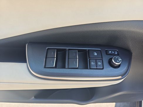 Used 2023 Toyota Crown AWD/4WD image 13