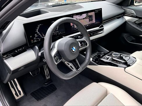 Used 2024 BMW 530i xDrive AWD/4WD image 17