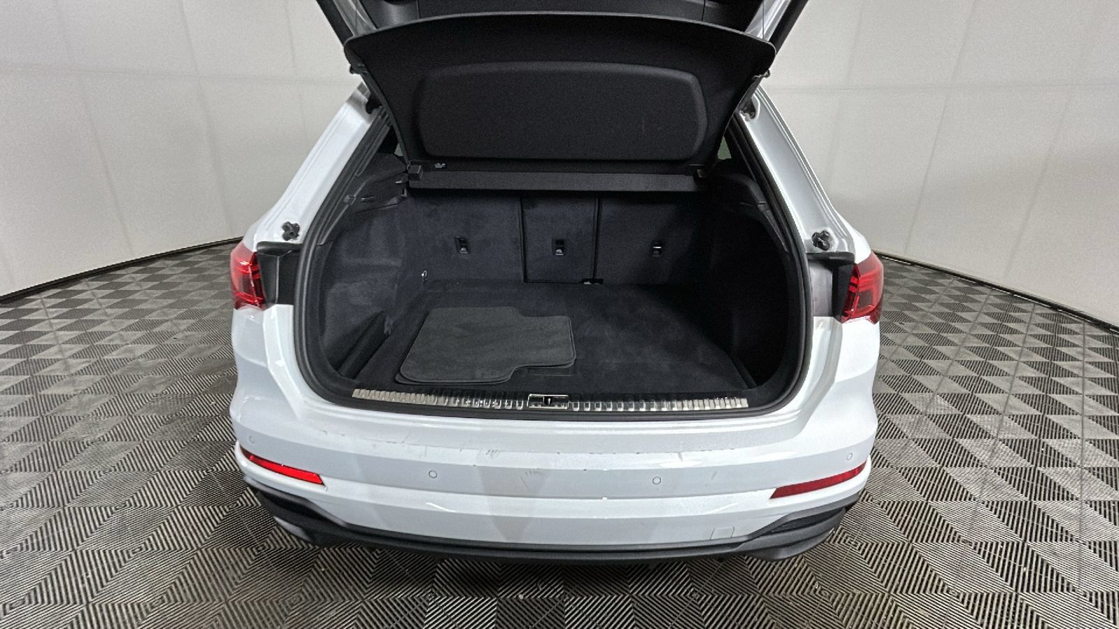 Used 2025 Audi Q3 2.0T Premium AWD/4WD image 29