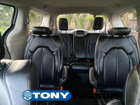Used 2024 Chrysler Pacifica Touring-L FWD image 36