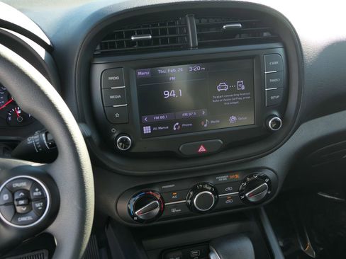 Used 2022 Kia Soul LX image 18