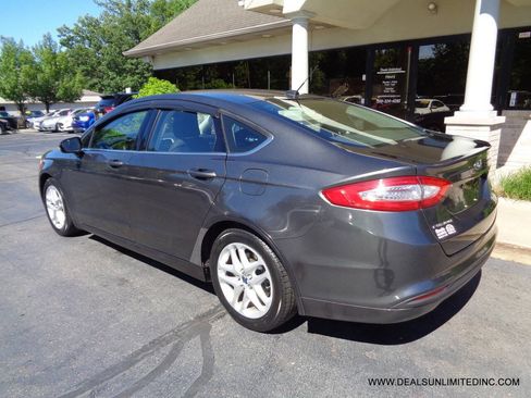Used 2016 Ford Fusion SE FWD image 4