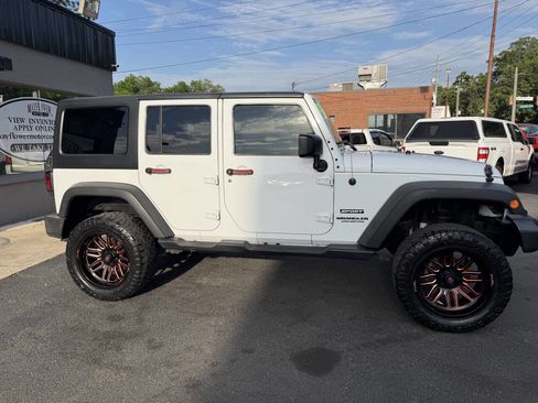 Used 2017 Jeep Wrangler Unlimited Sport w/ Quick Order Package 24S AWD/4WD image 3