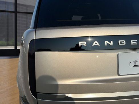 New 2026 Land Rover Range Rover SE image 18