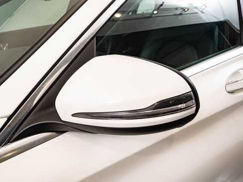 Used 2018 Mercedes-Benz C 300 4MATIC Sedan image 16