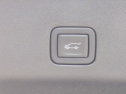 Certified 2024 Chevrolet Tahoe Z71 w/ Luxury Package image 14