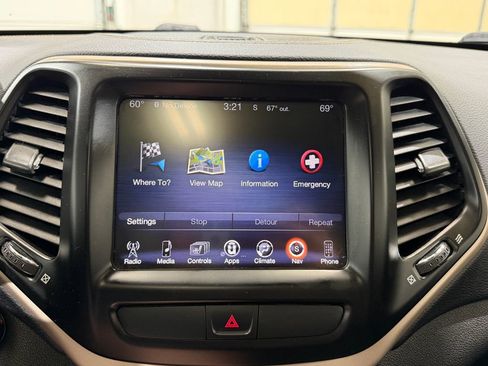 Used 2016 Jeep Cherokee Limited AWD/4WD image 4