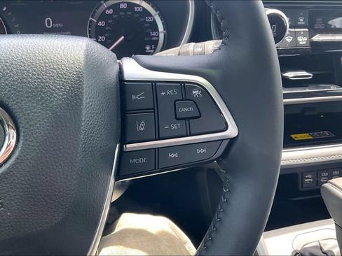 Used 2026 Toyota Highlander XLE AWD/4WD image 19