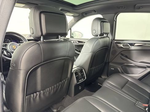 Certified 2020 Porsche Macan AWD/4WD image 25
