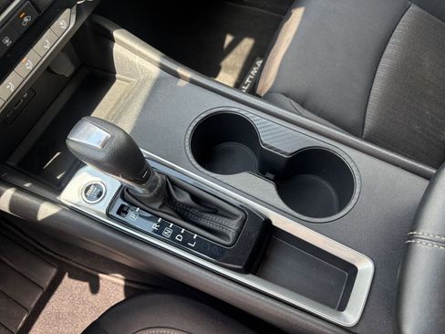 Used 2025 Nissan Altima 2.5 SV image 42