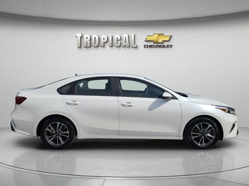 Used 2023 Kia Forte LXS w/ LXS Technology Package FWD image 6