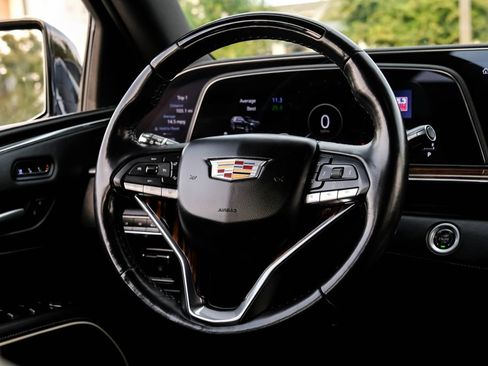 Used 2024 Cadillac Escalade Premium Luxury w/ Performance Package AWD/4WD image 16