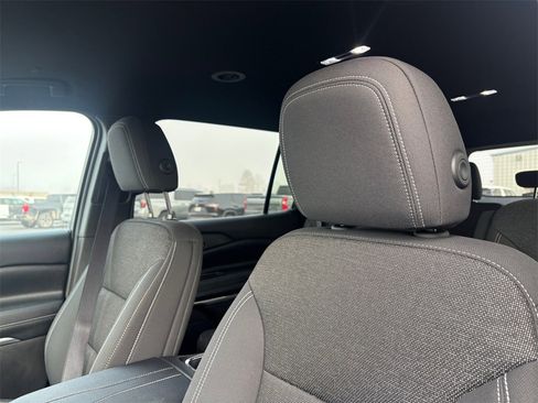 Certified 2025 Chevrolet Traverse LT image 12