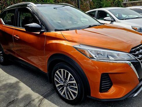 Used 2021 Nissan Kicks SV FWD image 3