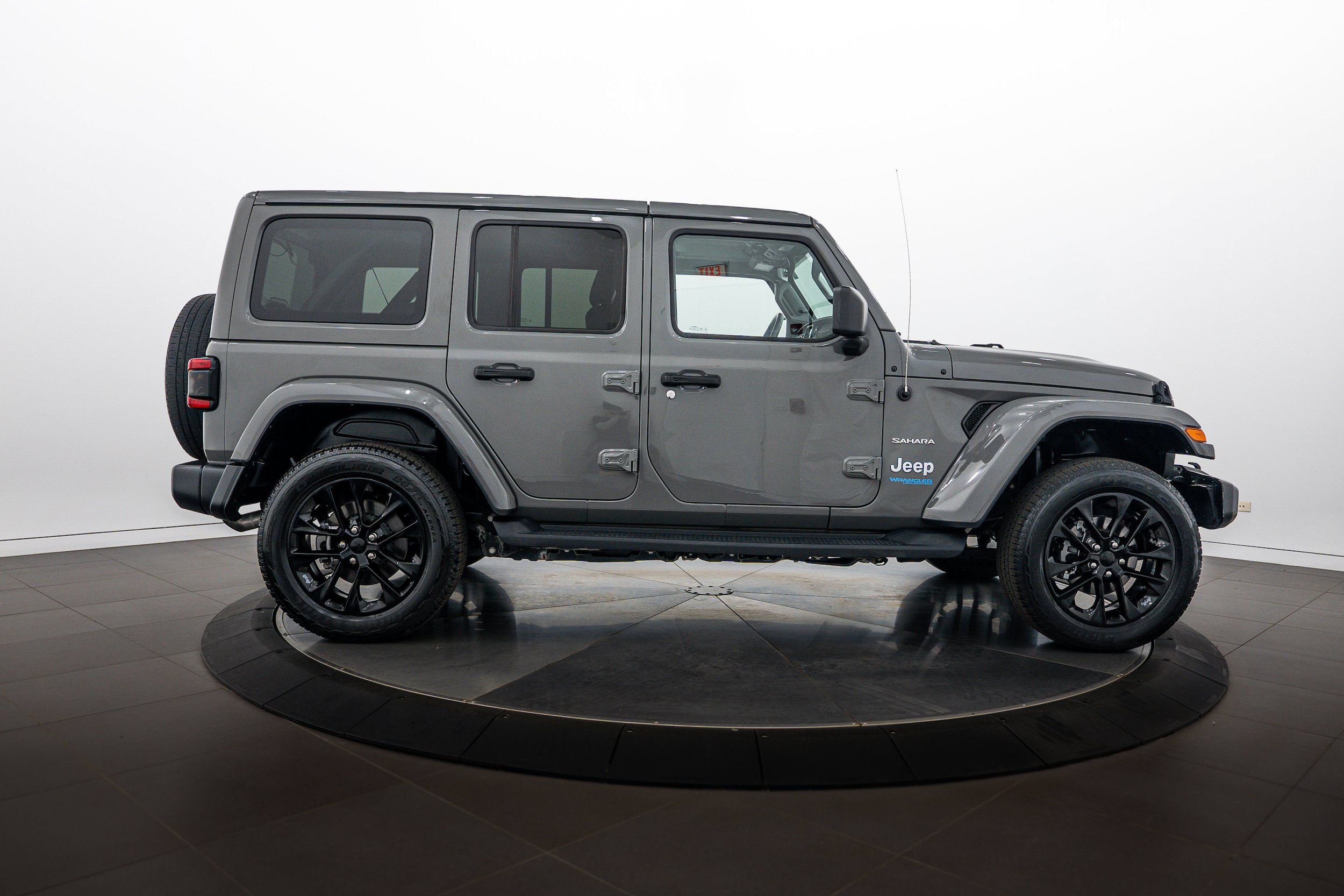 Used 2021 Jeep Wrangler Unlimited Sahara w/ Cold Weather Group AWD/4WD image 3