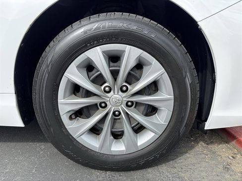 Used 2017 Toyota Camry LE image 15