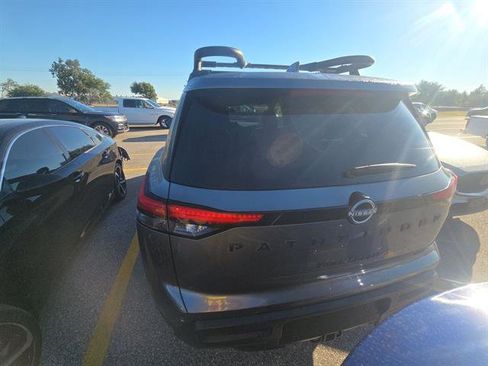 Used 2025 Nissan Pathfinder Rock Creek image 39