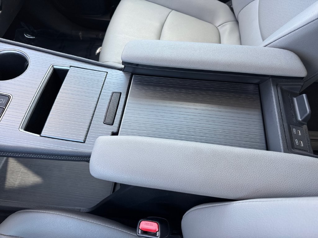 Certified 2025 Toyota Sienna XLE AWD/4WD image 28