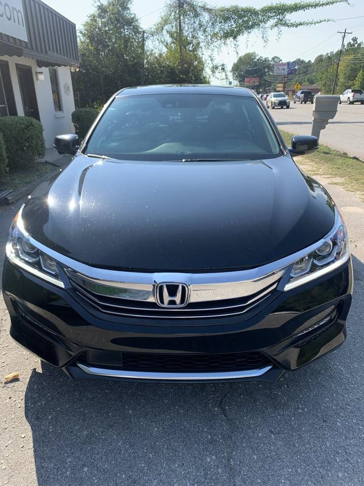 Used 2017 Honda Accord EX image 2