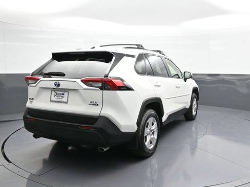 Used 2021 Toyota RAV4 XLE w/ Convenience Package AWD/4WD image 6