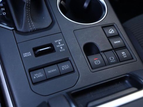 Used 2023 Toyota Highlander L image 19