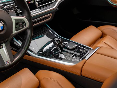 Used 2022 BMW X7 xDrive40i w/ M Sport Package image 11